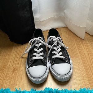 NWOT- black and white shoes